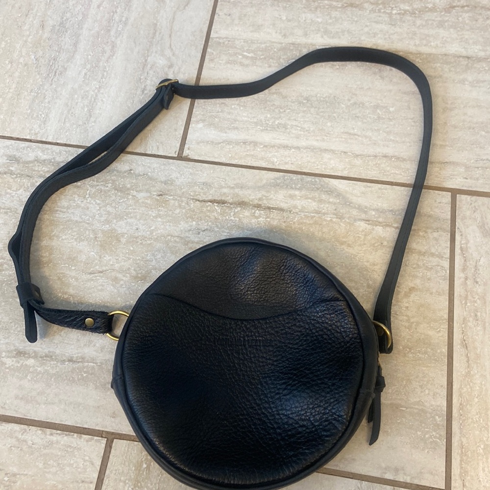 Portland Leather 'ALMOST PERFECT' CIRCLE CROSSBODY
